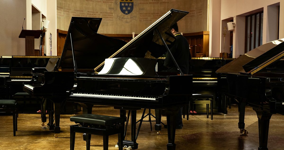 An Evening with Andrew Zolinsky, Concert Pianist